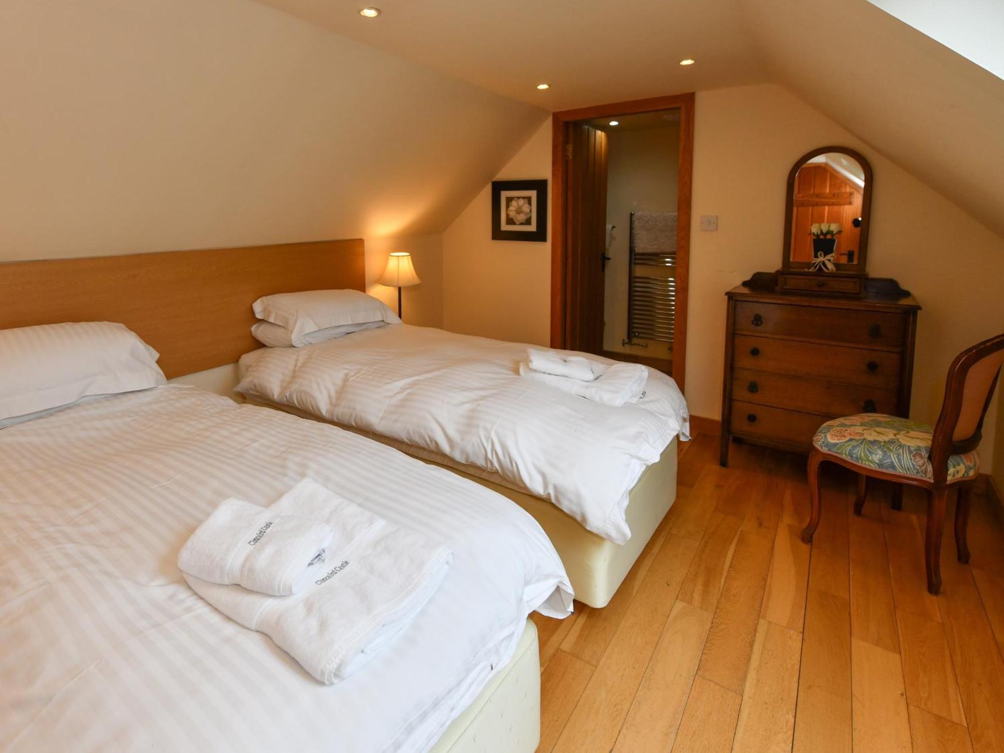 Cloncaird Castle Estate Cottages Maybole Номер фото