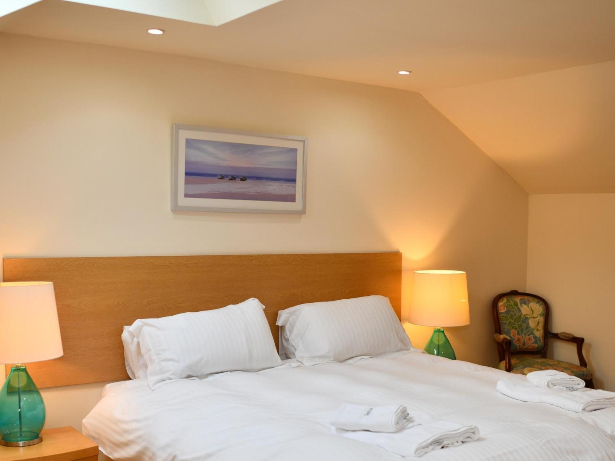 Cloncaird Castle Estate Cottages Maybole Номер фото
