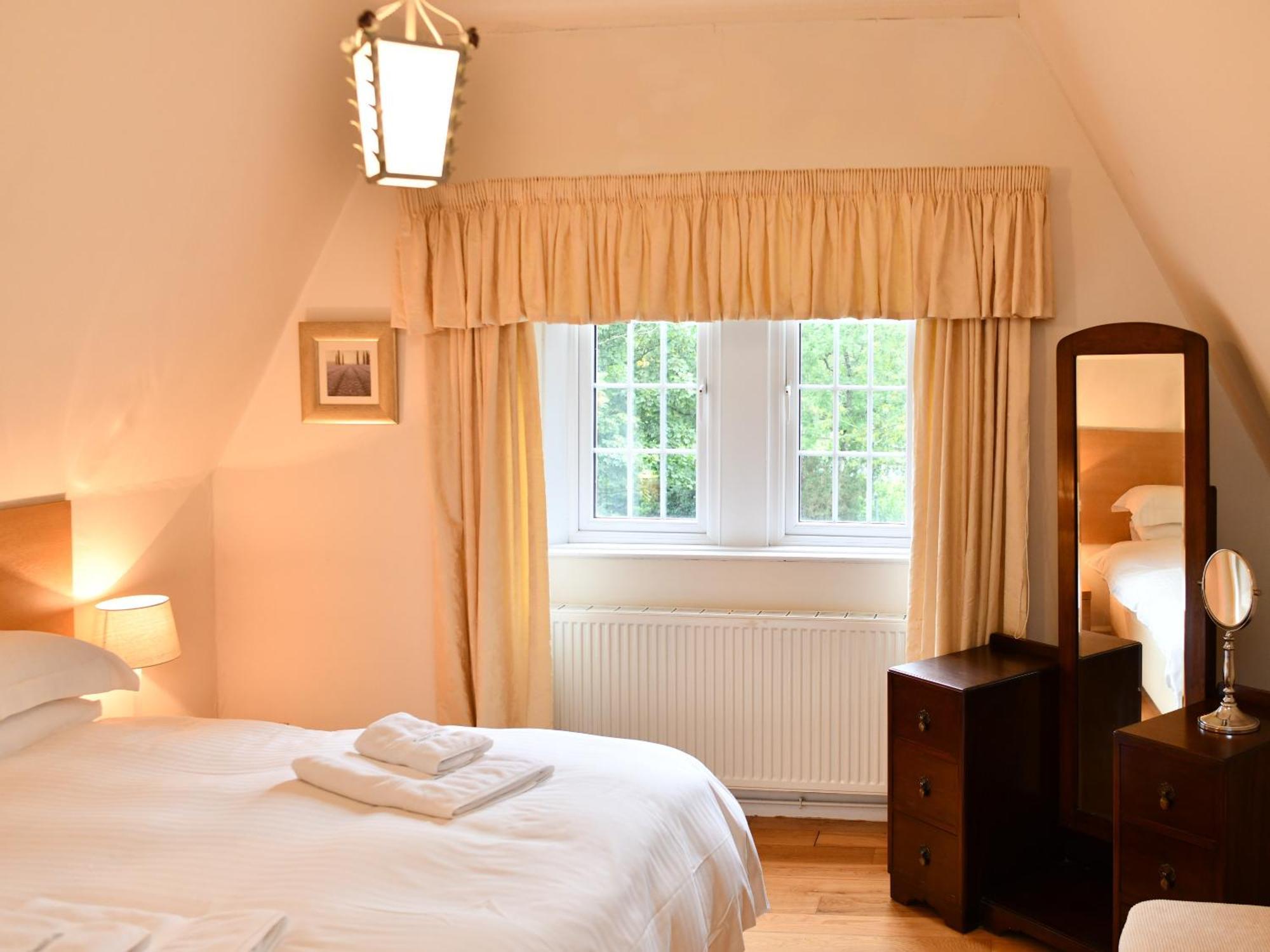 Cloncaird Castle Estate Cottages Maybole Номер фото