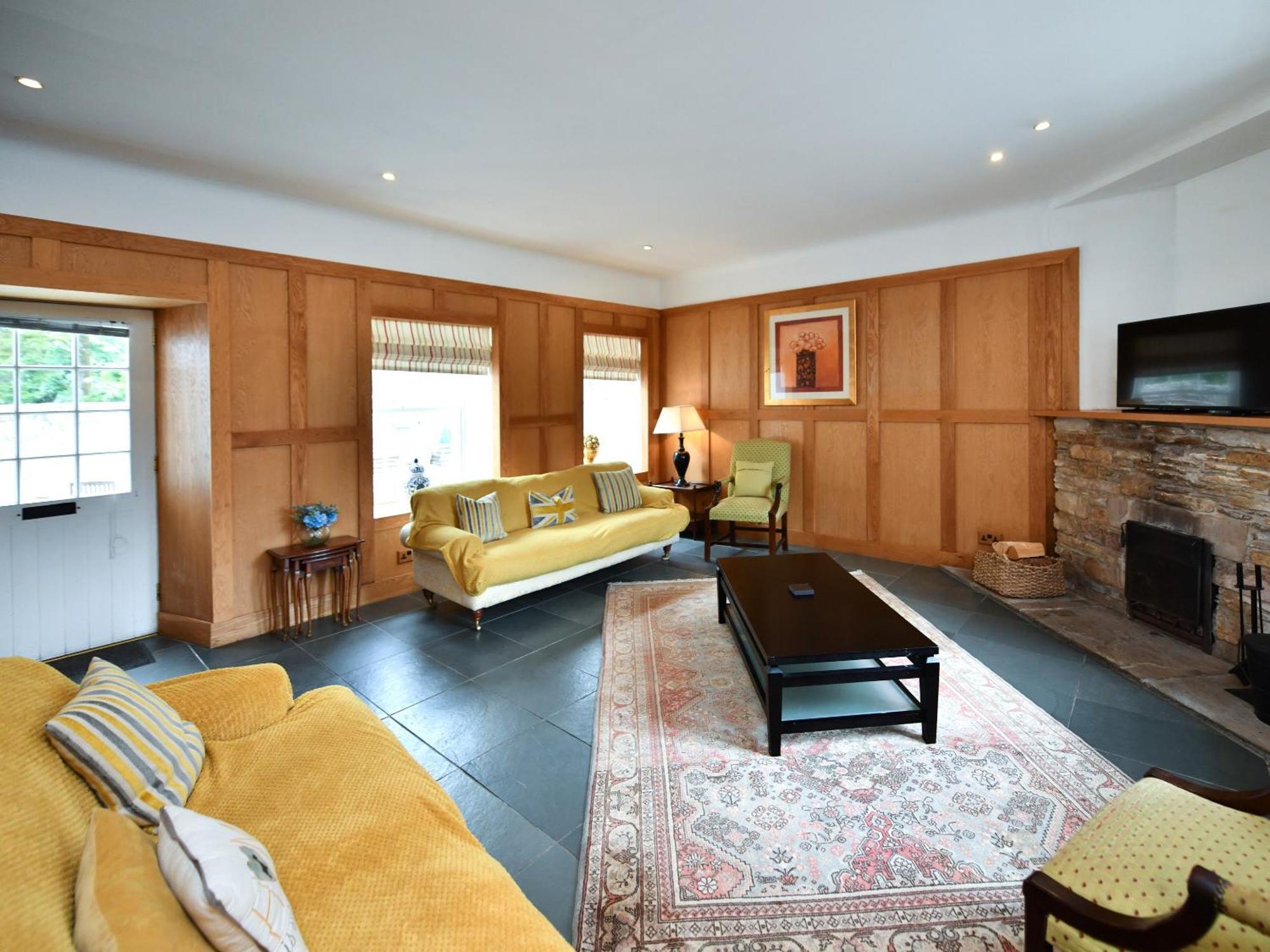 Cloncaird Castle Estate Cottages Maybole Номер фото
